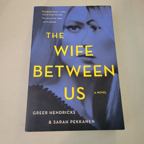 THE WIFE BETWEEN USE PAPERBACK THRILLER NOVEL - GREER HENDRICKS & SARAH PEKKANEN - Picture 1 of 6